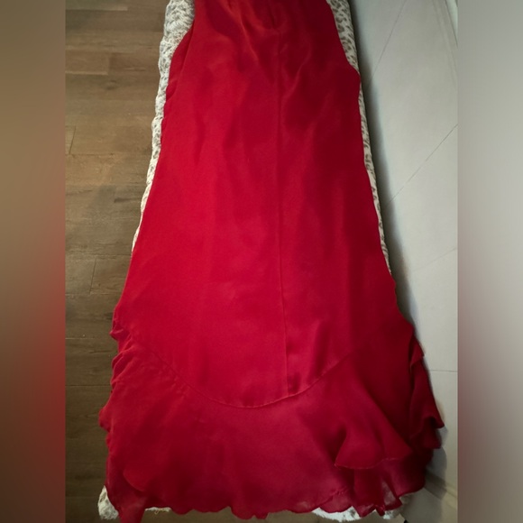 Slate and Willow Flowy Red Formal High Slit V-Neck Dress 0 Long - Picture 6 of 12